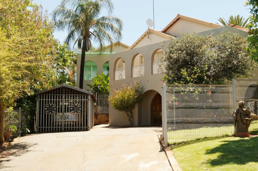 5 Bedroom Property for Sale in Wilkoppies North West